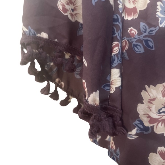 Romeo + Juliet floral bell sleeve romper - Picture 3 of 3